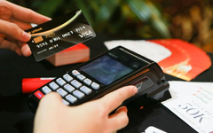 Ngân hàng lớn thông báo khẩn: Khách hàng kiểm tra ngay chip trên thẻ có các dấu hiệu sau hay không