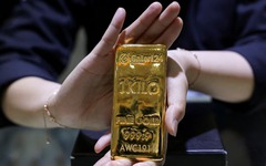 Ngày 29 Tết (16/2): Giá vàng thế giới có "diễn biến lạ"; vàng miếng SJC, vàng nhẫn tiếp tục neo cao