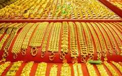 Giá vàng thế giới giảm sâu chiều 2/2, xuống sát mức 4.500 USD/ounce