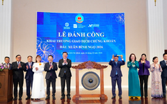 Tỷ phú Nguyễn Thị Phương Thảo và Bộ trưởng Tài chính Nguyễn Văn Thắng đánh cồng khởi động HOSE, thị trường bật xanh