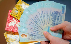 Có tiền lì xì muốn gửi tiết kiệm cho con, đến ngân hàng nào để con được đứng tên chính chủ ở sổ?