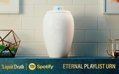 Hũ tro cốt kết hợp loa Bluetooth giá 495 USD của Spotify: Cá nhân hóa âm nhạc cho 'thế giới bên kia'