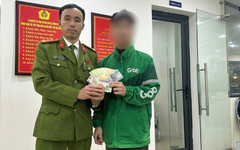 Nhận thông tin loạt tiền mặt cùng giấy tờ nằm chơ vơ ở khu vực Hồ Hoàn Kiếm, công an dùng nhiều biện pháp nghiệp vụ xác minh