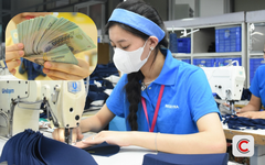 Chậm trả lương, thưởng Tết: Doanh nghiệp bị phạt bao nhiêu tiền và phải đền bù cho người lao động thế nào?