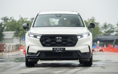 Vì sao Honda CR-V hybrid bản RS lắp ráp chỉ giảm 9 triệu so với xe nhập khẩu Thái Lan?
