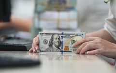 Giá USD tự do tăng mạnh 300 đồng, NHNN hút về lượng lớn VND trong tuần qua