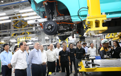 Thăm nhà máy VinFast tại quê hương tỷ phú Phạm Nhật Vượng, Phó Thủ tướng đánh giá cao Vingroup ở một việc