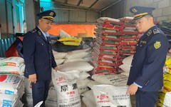 2 hộ kinh doanh bất ngờ bị kiểm tra: Tang vật được phát hiện là 2,5 tấn hàng Trung Quốc