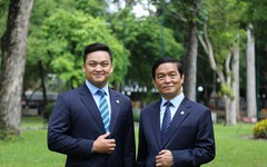 Những cặp cha con đình đám cùng lãnh đạo doanh nghiệp trên sàn chứng khoán