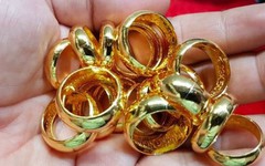 Bán vàng để gửi tiết kiệm vì lãi suất tăng mạnh