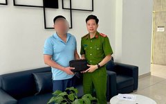 Phát hiện 100 triệu đồng tiền mặt nhiều mệnh giá nằm chơ vơ ở sảnh chung cư, bảo vệ SN 1964 lập tức trình báo công an