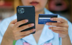 Phong tỏa tài khoản ngân hàng nếu người dùng nhận và chuyển tiền có nội dung sau