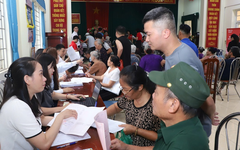 Người dân đổ về nhà văn hóa nhận tiền đền bù đất của siêu dự án Olympic 925.000 tỷ đồng có quy mô lớn nhất lịch sử Vingroup