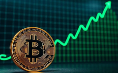 Bitcoin tăng mạnh, vượt 71.000 USD