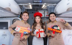 Bay cùng Vietjet ngày 8/3: Khoang máy bay rộn ràng với hoa hồng, quà tặng và mini game trúng 1 chỉ vàng