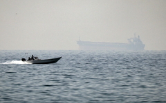 Tin vui cho cả thế giới: 3 tàu chở dầu, khí đốt bất ngờ vượt eo biển Hormuz thành công sau khi Mỹ áp đặt lệnh phong tỏa