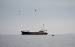 Tàu chở dầu 'ùn ùn' kéo về, thăm dò ngày Iran mở cửa eo biển Hormuz