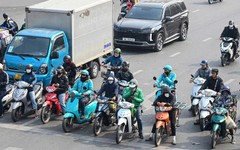 Không chỉ hỗ trợ xăng, loạt doanh nghiệp xe công nghệ dần “xoay trục” sang xe điện