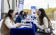 Buồn của nền kinh tế thứ 2 thế giới: Tỷ lệ thanh niên thất nghiệp quay đầu tăng, 1 chọi 100 để tranh 'bát cơm sắt', rải 1.000 đơn ứng tuyển chỉ nhận được 8 lời mời phỏng vấn