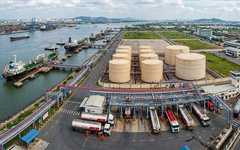 Doanh nghiệp đề xuất đầu tư kho xăng dầu dưới 5.000m3 tại vị trí tiếp giáp mặt nước, gần cửa biển: Chủ tịch UBND tỉnh nói gì?