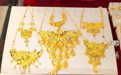 Giá vàng sáng 11/5 giảm 1,6 triệu đồng, người đu đỉnh vẫn thua lỗ