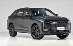 Hãng xe xây nhà máy tại Việt Nam ra mắt SUV phiên bản nâng cấp: Có cả bản hybrid sạc điện, giá quy đổi gần 500 triệu đồng