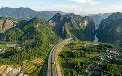 Đoạn tuyến dài 22km thuộc dự án cao tốc 43.700 tỷ băng qua 2 con đèo hiểm trở: Huy động hàng trăm người và thiết bị thực hiện, nhiều 'điểm nghẽn' cần tháo gỡ