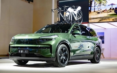 Hàng loạt SUV 'khủng' trên 5m đổ bộ, to hơn Land Cruiser, rẻ ngang Toyota Vios