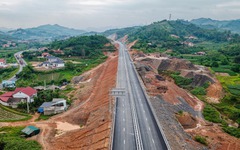 Huy động 2.600 người, 1.200 thiết bị cho dự án cao tốc dài 60km, liên danh Đèo Cả chỉ còn hơn 1 tuần để hoàn thành đoạn tuyến quan trọng