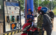 Xăng E10 ngày đầu mở bán đại trà: Giá cả ra sao, người dân đón nhận thế nào?