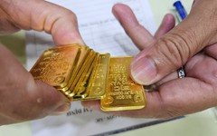 Vàng vẫn chưa ngừng 'rơi'