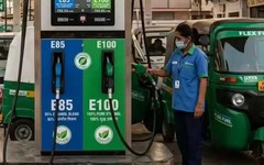 Việt Nam vừa phổ cập xăng E10, một quốc gia châu Á đã chính thức thông qua nhiên liệu E100, chạy gần như hoàn toàn bằng cồn
