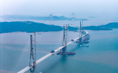 Phát hiện Trung Quốc cắm 3 khối trụ bê tông cốt thép cực khủng, cao bằng tòa nhà 80 tầng giữa biển, sắp hoàn thành siêu công trình xác lập kỷ lục thế giới