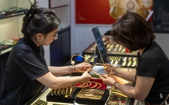 Giá vàng xuống mức thấp nhất trong 2 tuần