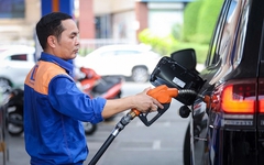 Giá xăng E10 tăng hơn 1.000 đồng/lít ngày 1/7