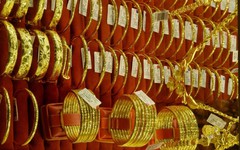 Giá vàng bất ngờ đảo chiều trong sáng nay