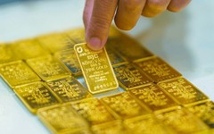 Cú giảm bất ngờ của giá vàng sáng nay