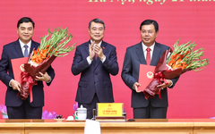 Thủ tướng trao quyết định giao Quyền Bộ trưởng Bộ Nội vụ và bổ nhiệm Thứ trưởng Thường trực Bộ Dân tộc và Tôn giáo