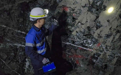 Không phải đất hiếm, Hàn Quốc bất ngờ nối lại khai thác một loại khoáng sản sau 3 thập kỷ: Giá tăng gấp 5 lần chỉ trong 1 năm, Việt Nam đang đứng thứ 2 thế giới