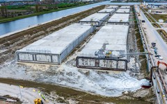 Đánh chìm 8 khối bê tông khổng lồ nặng 60.000 tấn xuống nước, công nghệ cao vào cuộc, công trình 17.400 tỷ đồng lộ diện