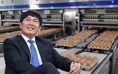 Nửa đầu năm, tỷ phú Trần Đình Long bán ra hơn 200.000 con heo và 170 triệu quả trứng gà