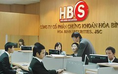 Cổ phiếu của Chứng khoán Hòa Bình duy trì diện hạn chế giao dịch