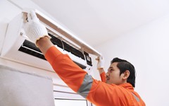 Vì sao điều hòa bật 18 độ nhưng phòng vẫn không mát? Thợ sửa chữa chỉ ra một nguyên nhân nhiều nhà mắc phải