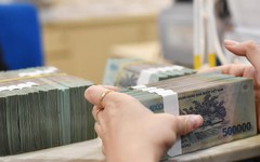 Ngân hàng giảm lãi suất tới 2,5%/năm, chuyên gia chỉ ra 4 yếu tố quyết định đà giảm tiếp đến cuối năm