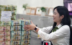 Vì sao lãi suất chưa giảm dù NHNN có loạt động thái hỗ trợ?