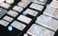 Giá bạc vượt 61 USD/ounce, chuyên gia dự báo 'thời của bạc' sắp tới
