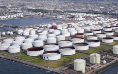 IEA tăng dự báo: nguồn cung dầu toàn cầu có thể 'bốc hơi' 5,7 triệu thùng dầu/ngày năm 2026