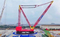 Phát hiện một 'gã khổng lồ' vừa rời nhà máy, có thể nhấc bổng vật thể nặng tới 14.000 tấn, thực hiện nhiệm vụ đặc biệt