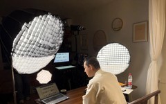 Thiên tài toán học từng bỏ học bổng MIT để đi tu: 8 năm sau hoàn tục, giờ livestream 12 tiếng/ngày kiếm sống, thừa nhận 'cần tiền'