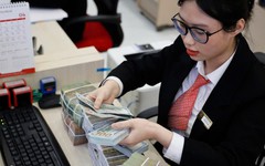Giá USD tự do và ngân hàng liên tục giảm mạnh